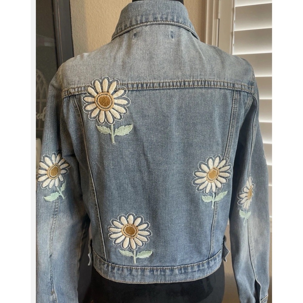 Women's Denim FOREVER 21 Trucker Jean Jacket Floral Embroidered Daisies Medium - Picture 3 of 9
